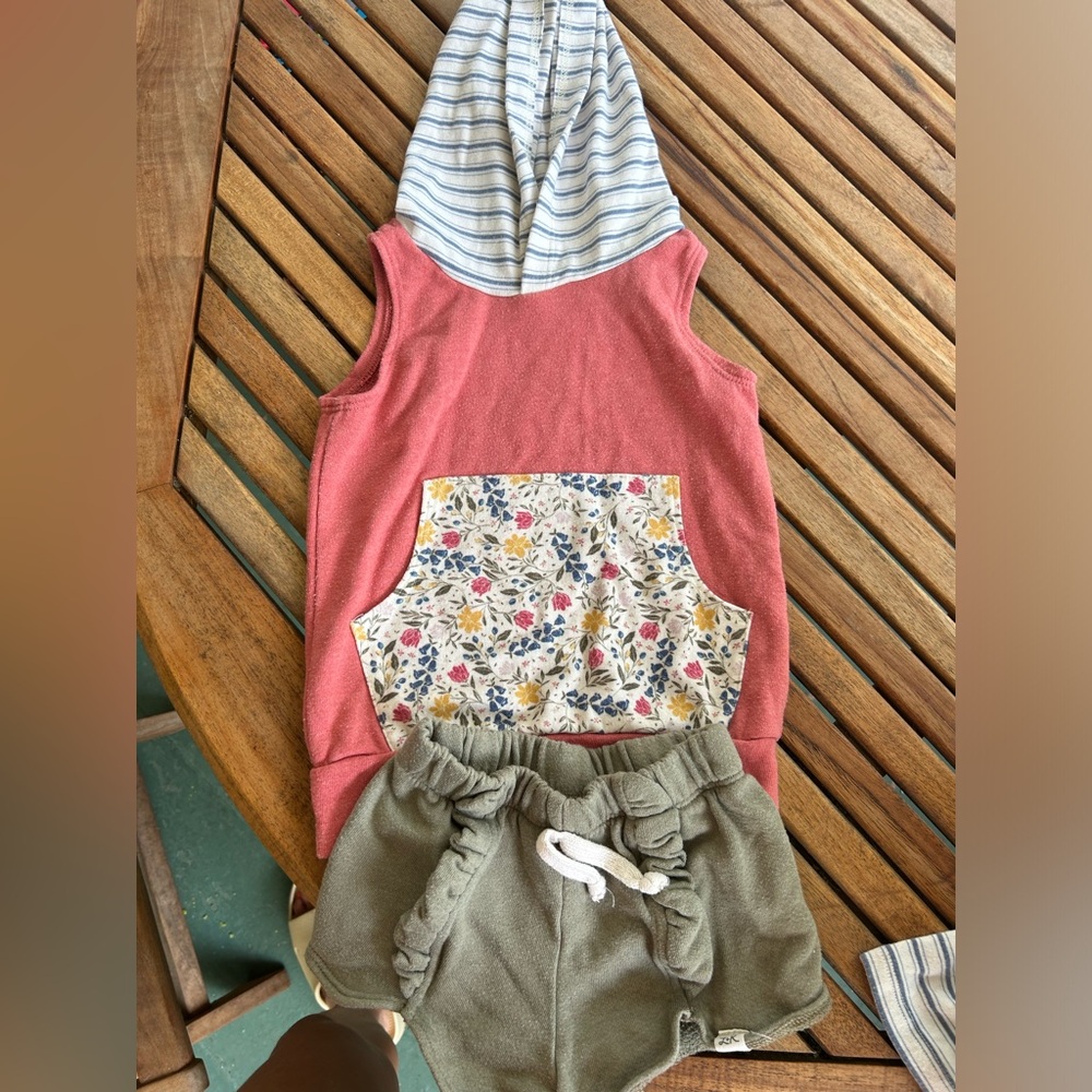 Lulu + Roo aka little rd co. , hoodie 3T shorts 3T